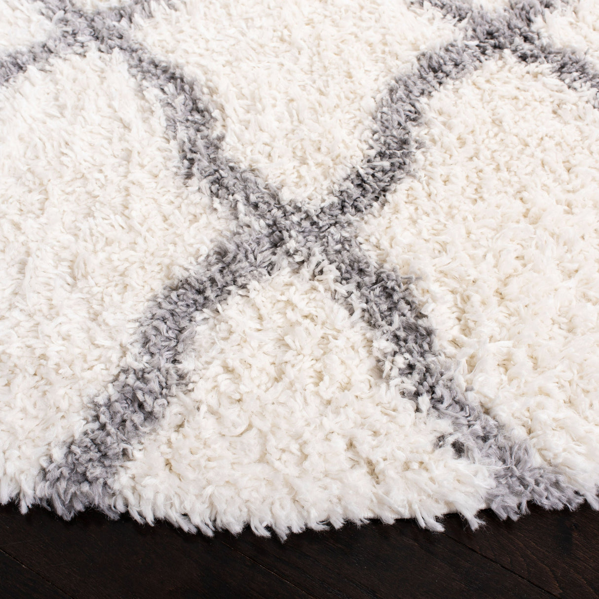 Safavieh Moroccan Tassel Shag Mts358B Ivory/Light Grey Rug.