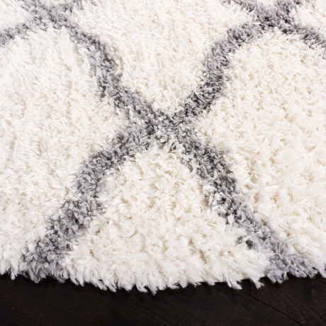 Safavieh Moroccan Tassel Shag Mts358B Ivory/Light Grey Rug.