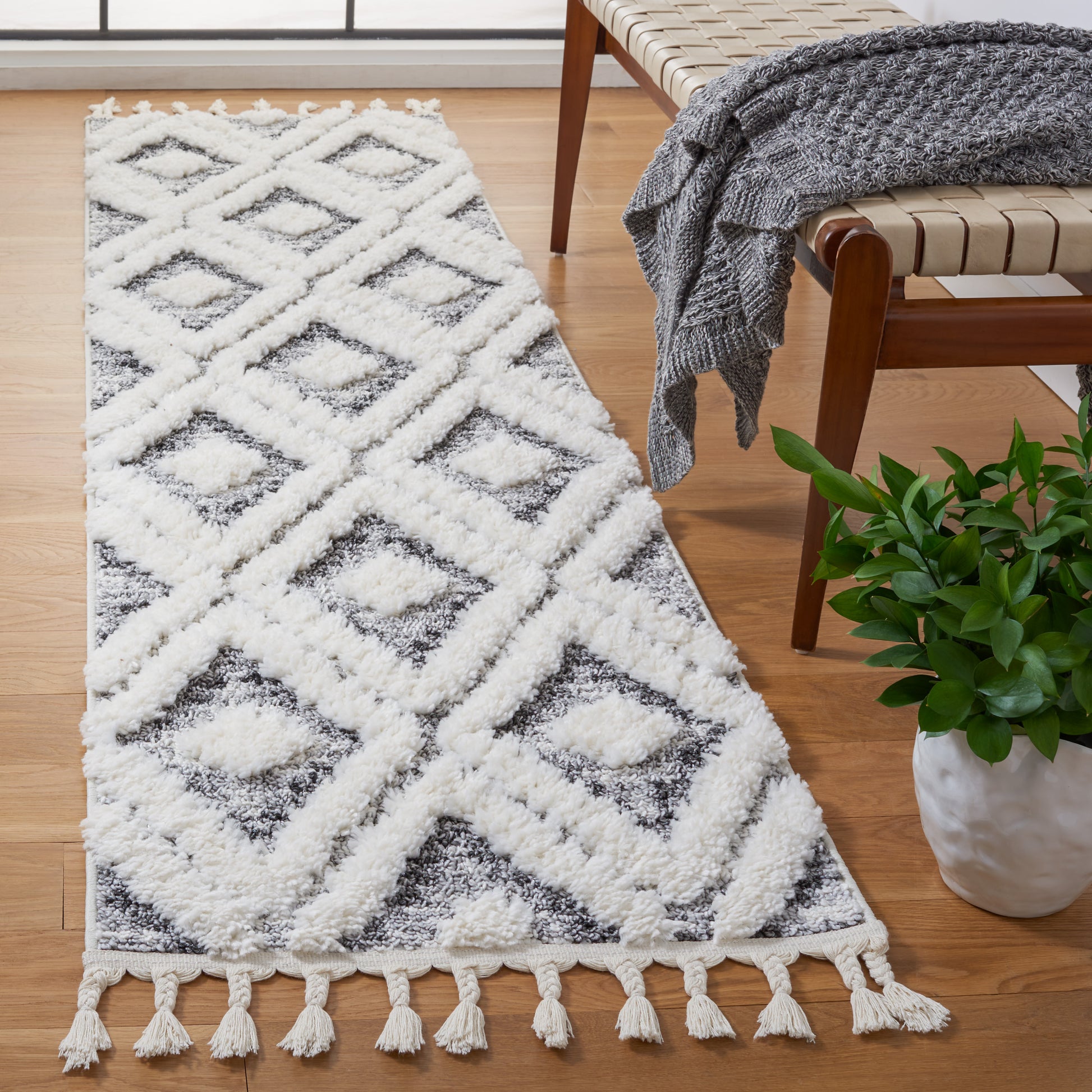 Safavieh Moroccan Tassel Shag Mts610A Ivory/Grey Area Rug