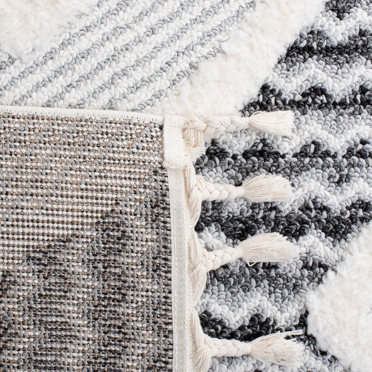 Safavieh Moroccan Tassel Shag Mts612F Grey/Ivory Rug.