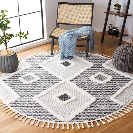 Safavieh Moroccan Tassel Shag Mts612F Grey/Ivory Rug.