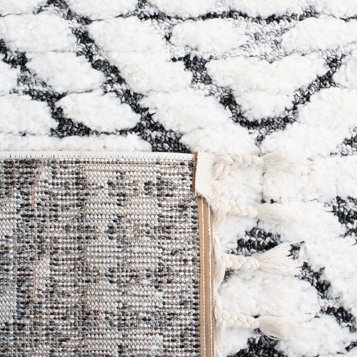 Safavieh Moroccan Tassel Shag Mts614A Ivory/Grey Rug.