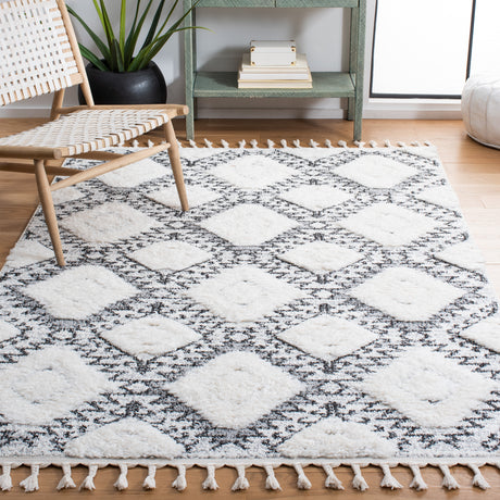 Safavieh Moroccan Tassel Shag Mts616A Ivory/Grey Rug.