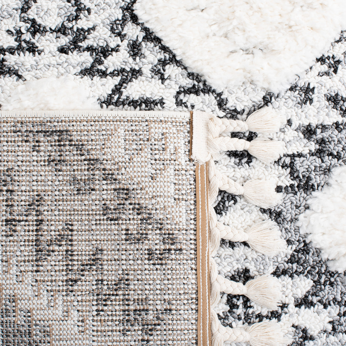 Safavieh Moroccan Tassel Shag Mts616A Ivory/Grey Rug.
