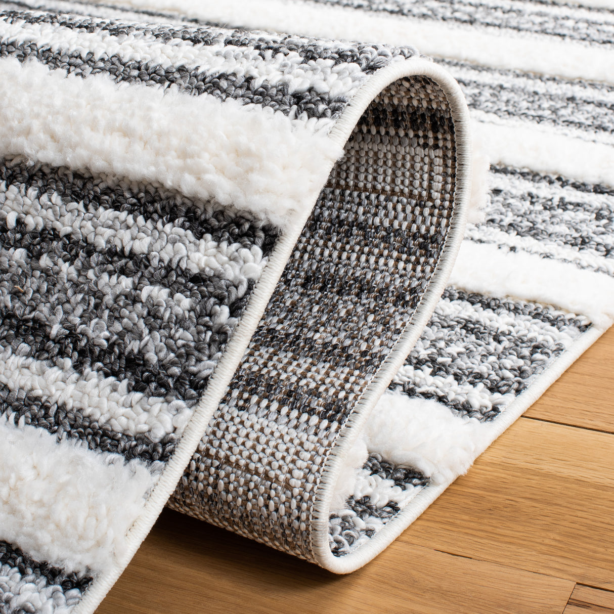 Safavieh Moroccan Tassel Shag Mts620F Grey/Ivory Rug.