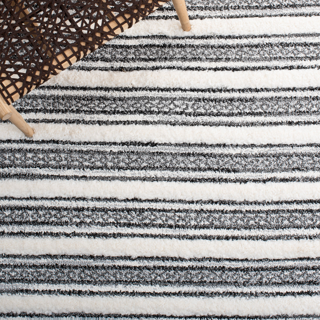 Safavieh Moroccan Tassel Shag Mts620F Grey/Ivory Rug.