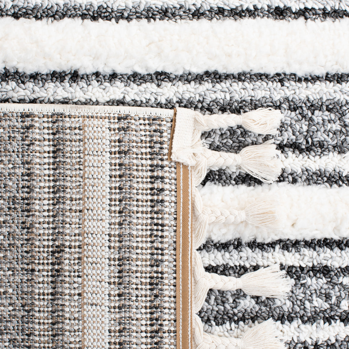 Safavieh Moroccan Tassel Shag Mts620F Grey/Ivory Rug.