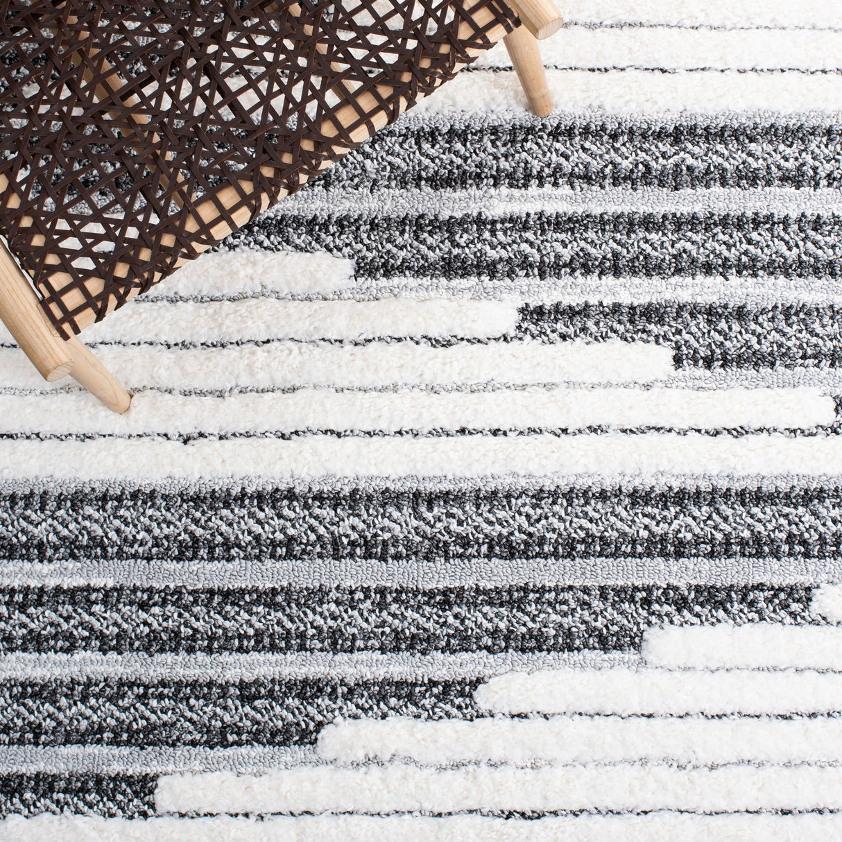 Safavieh Moroccan Tassel Shag Mts622F Dark Grey/Ivory Rug.