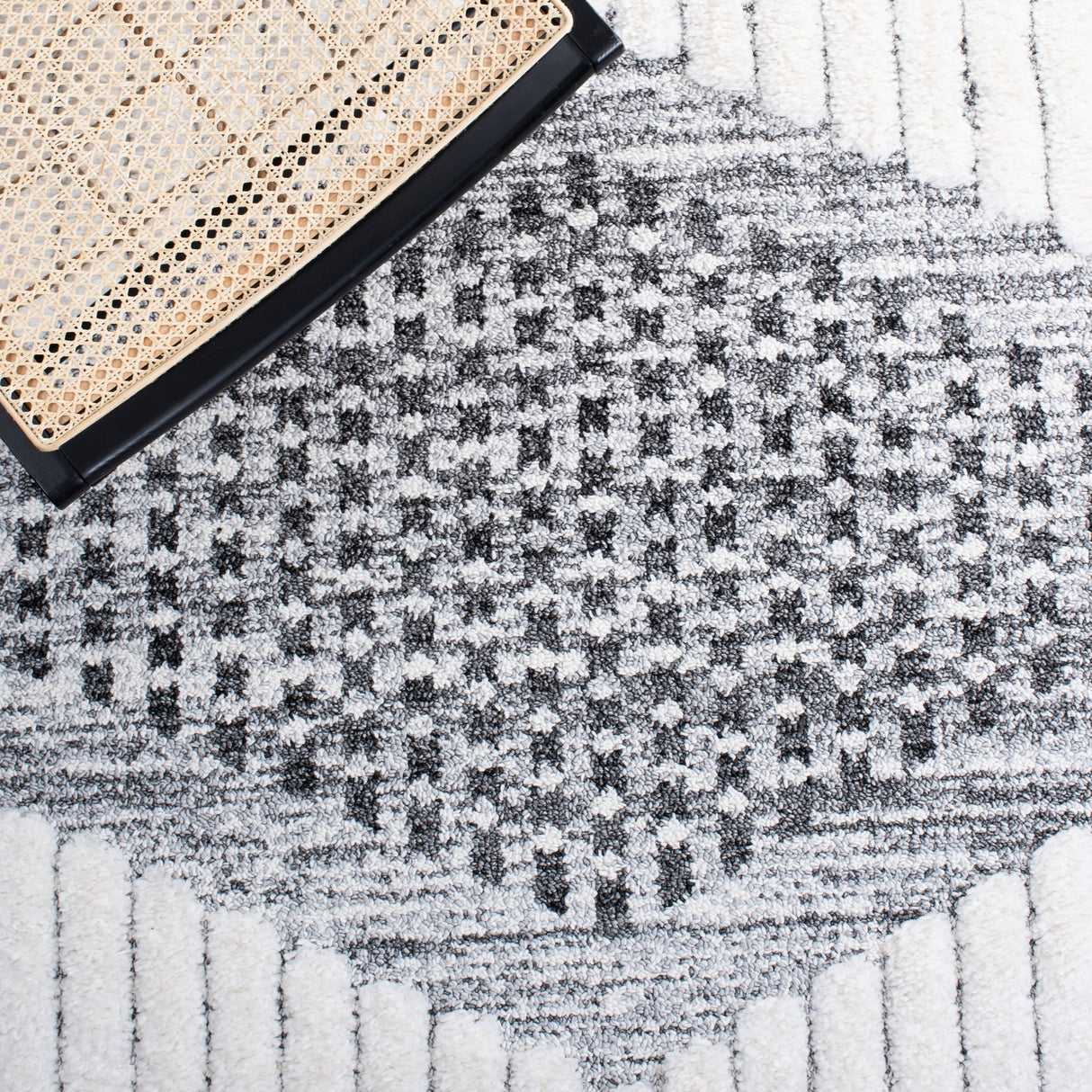 Safavieh Moroccan Tassel Shag Mts624F Grey/Ivory Rug.