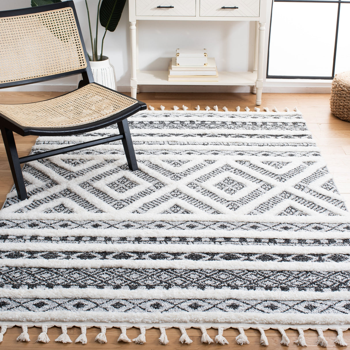 Safavieh Moroccan Tassel Shag Mts628F Grey/Ivory Rug.