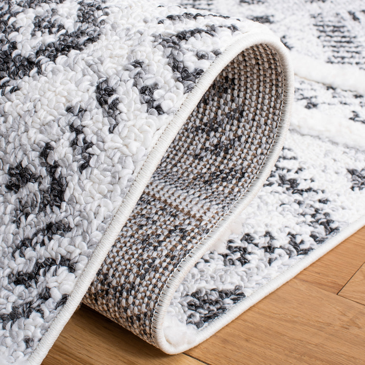 Safavieh Moroccan Tassel Shag Mts630A Ivory/Grey Rug.