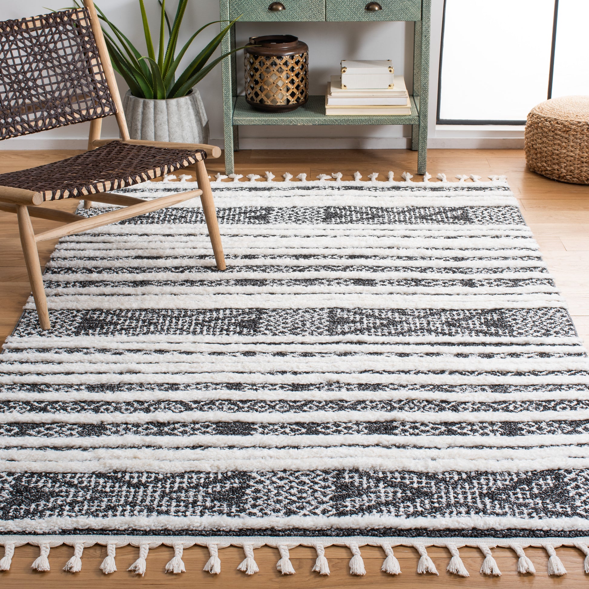 Safavieh Moroccan Tassel Shag Mts632Z Black/Ivory Area Rug