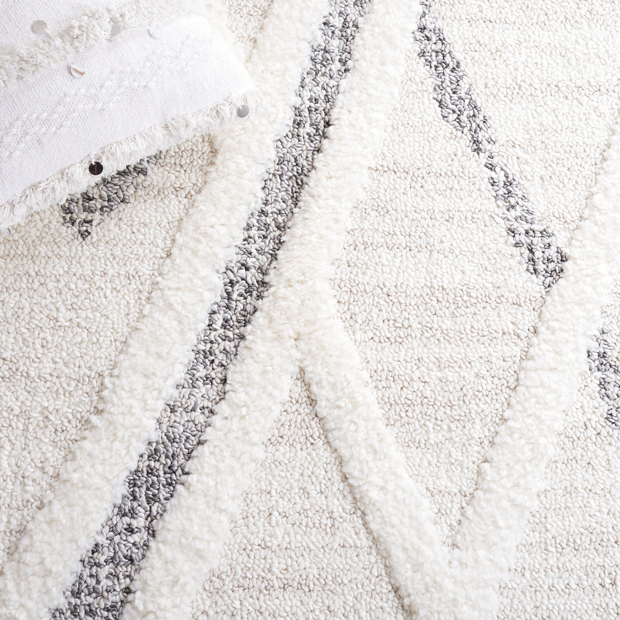 Safavieh Moroccan Tassel Shag Mts638A Beige/Grey Rug.