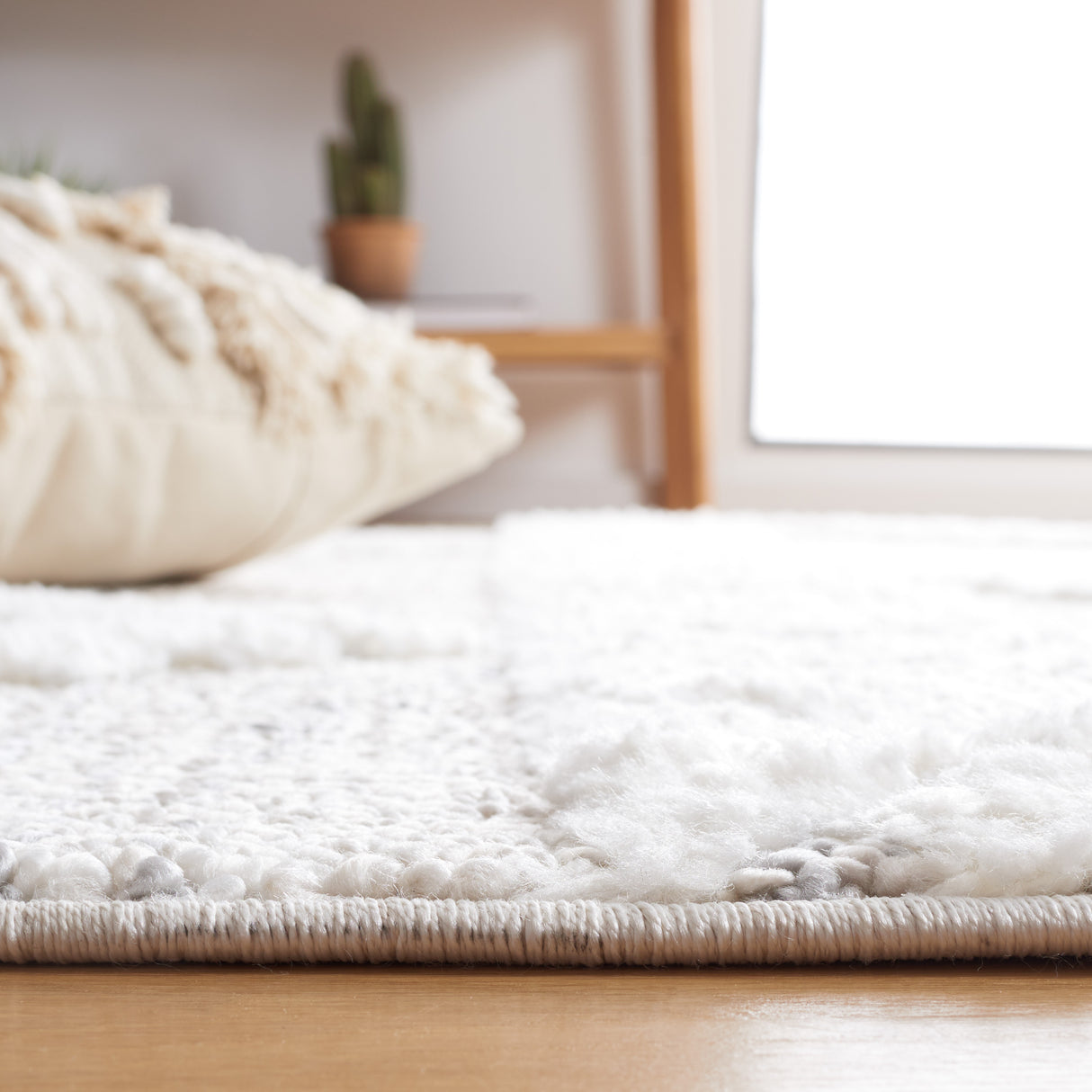 Safavieh Moroccan Tassel Shag Mts640A Ivory/Beige Rug.
