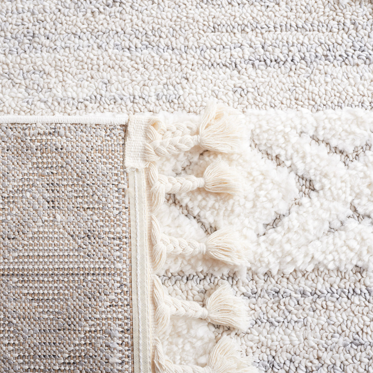 Safavieh Moroccan Tassel Shag Mts640A Ivory/Beige Rug.