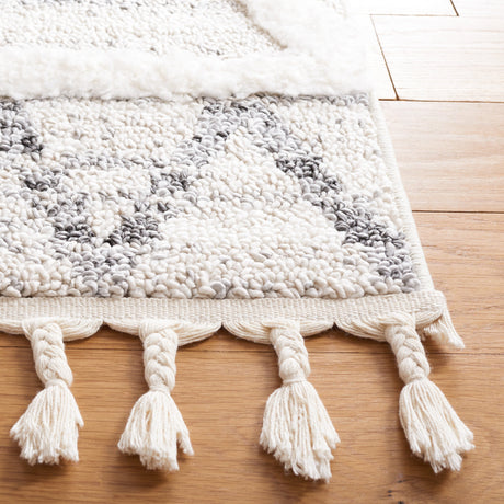 Safavieh Moroccan Tassel Shag Mts642A Beige/Grey Rug.