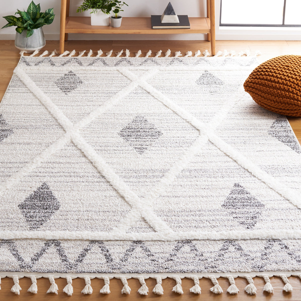 Safavieh Moroccan Tassel Shag Mts642A Beige/Grey Rug.