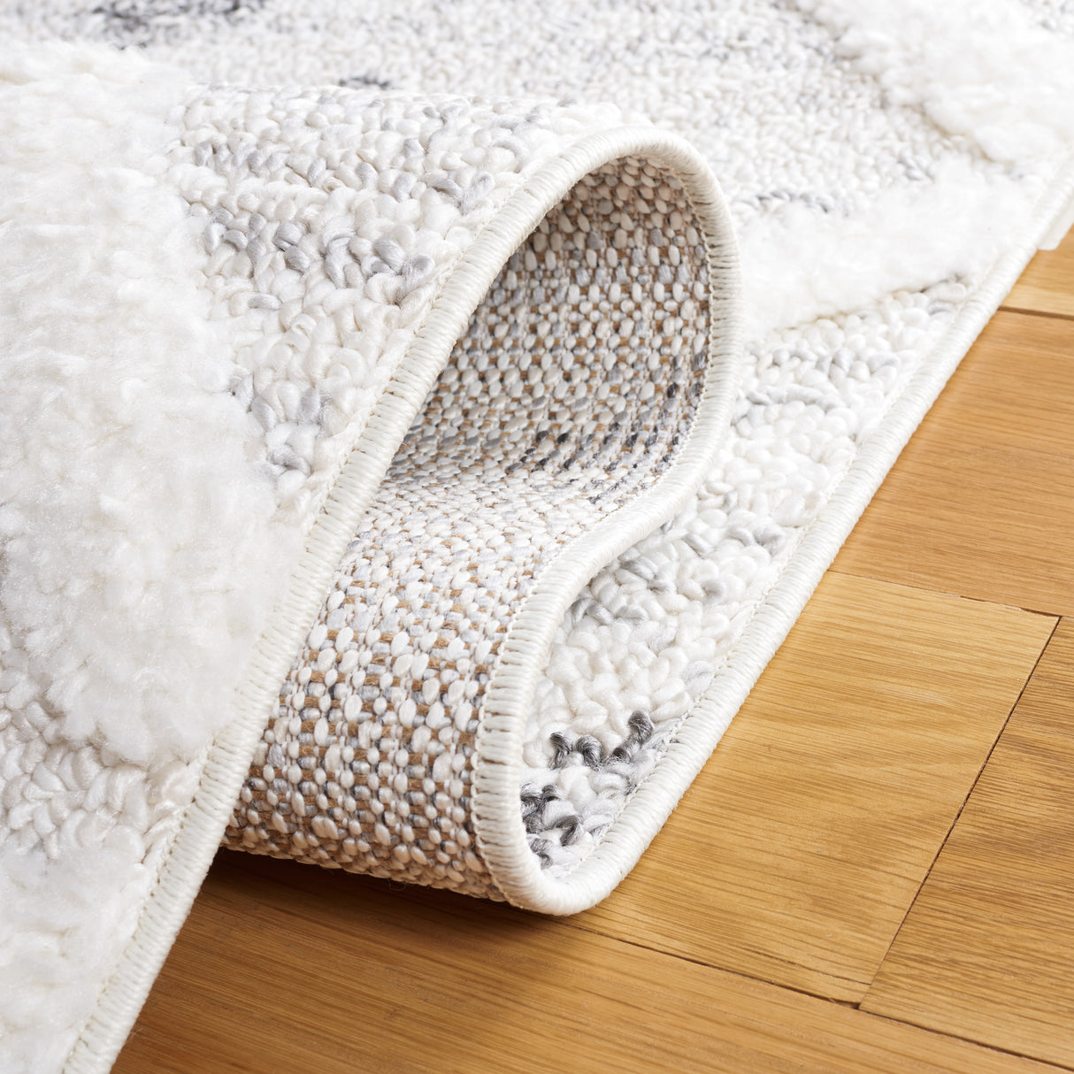 Safavieh Moroccan Tassel Shag Mts644A Beige/Ivory Rug.
