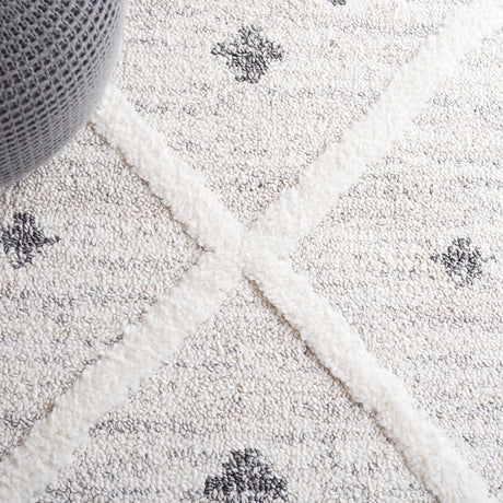 Safavieh Moroccan Tassel Shag Mts644A Beige/Ivory Rug.