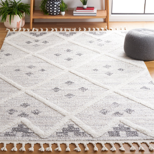 Safavieh Moroccan Tassel Shag Mts644A Beige/Ivory Rug.