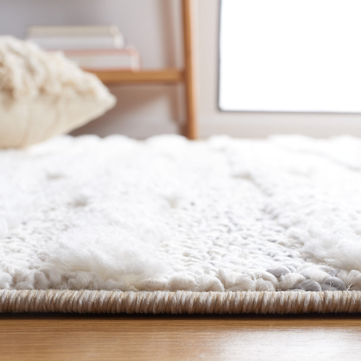 Safavieh Moroccan Tassel Shag Mts646A Beige/Ivory Rug.