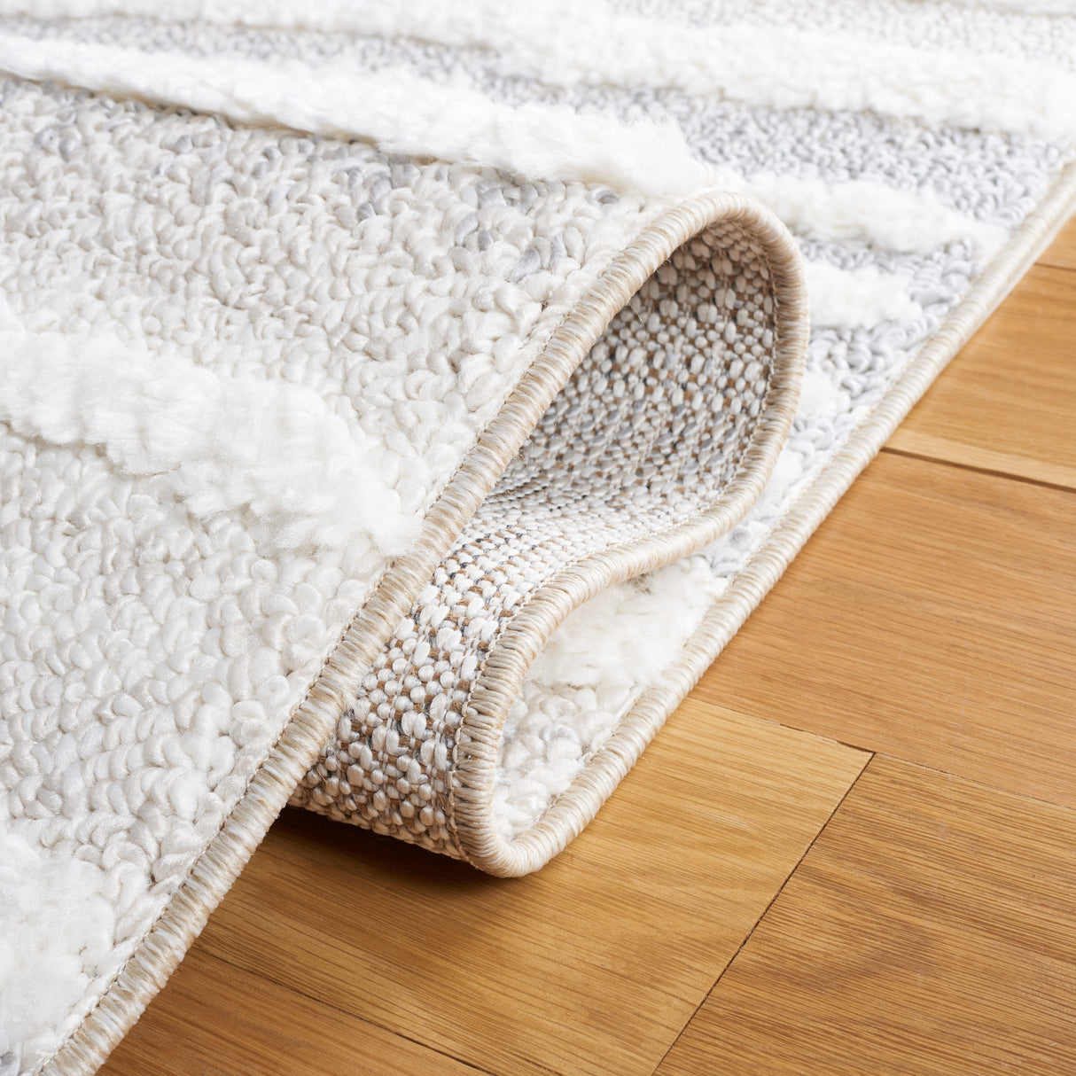 Safavieh Moroccan Tassel Shag Mts646A Beige/Ivory Rug.