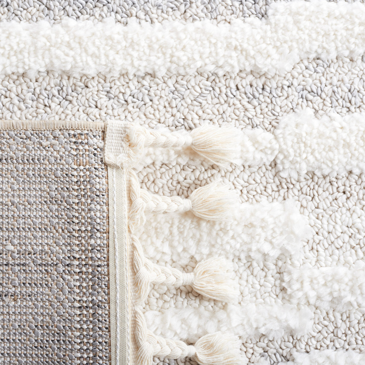 Safavieh Moroccan Tassel Shag Mts646A Beige/Ivory Rug.