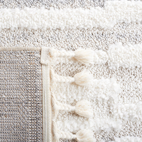 Safavieh Moroccan Tassel Shag Mts646A Beige/Ivory Rug.