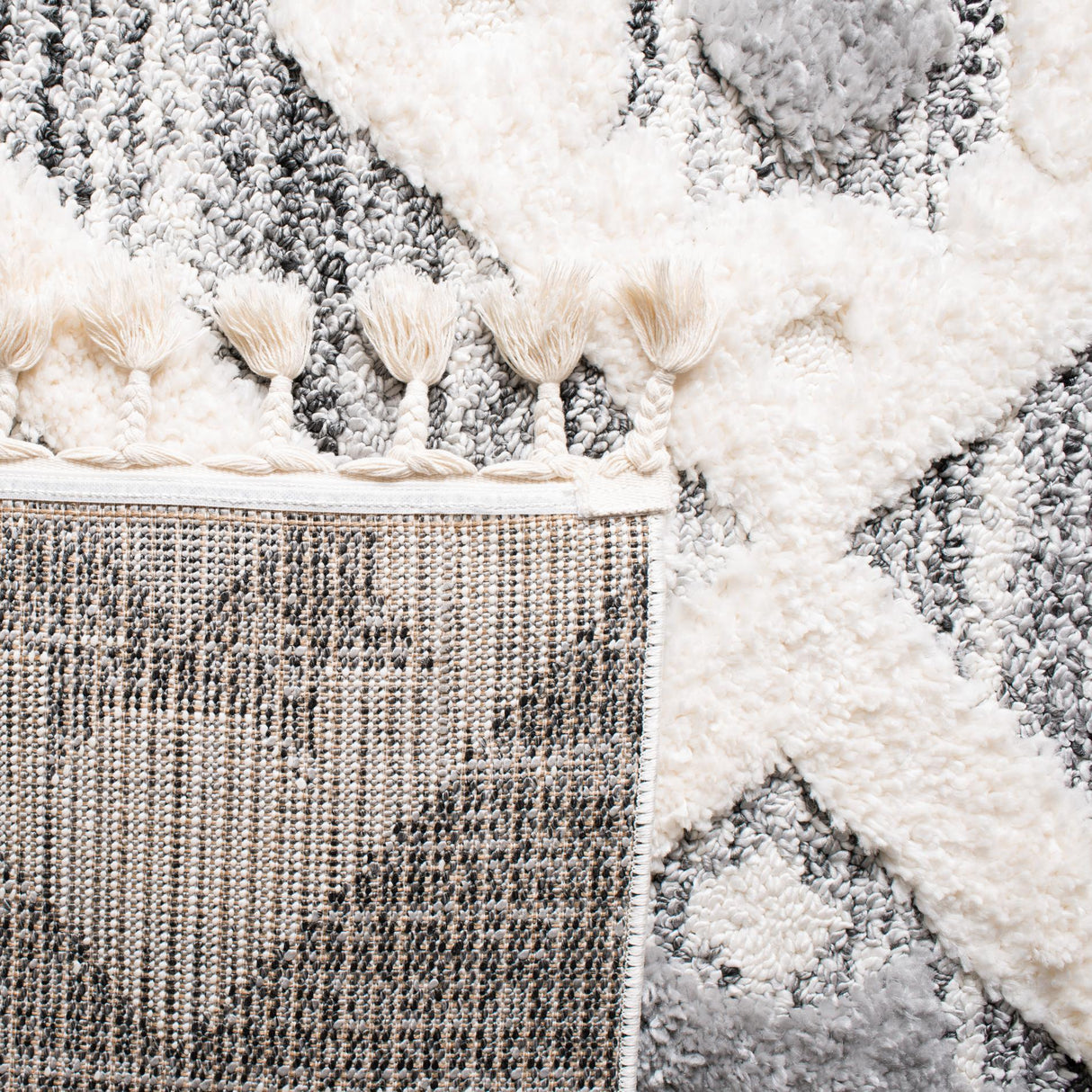 Safavieh Moroccan Tassel Shag Mts664G Grey/Ivory Rug.