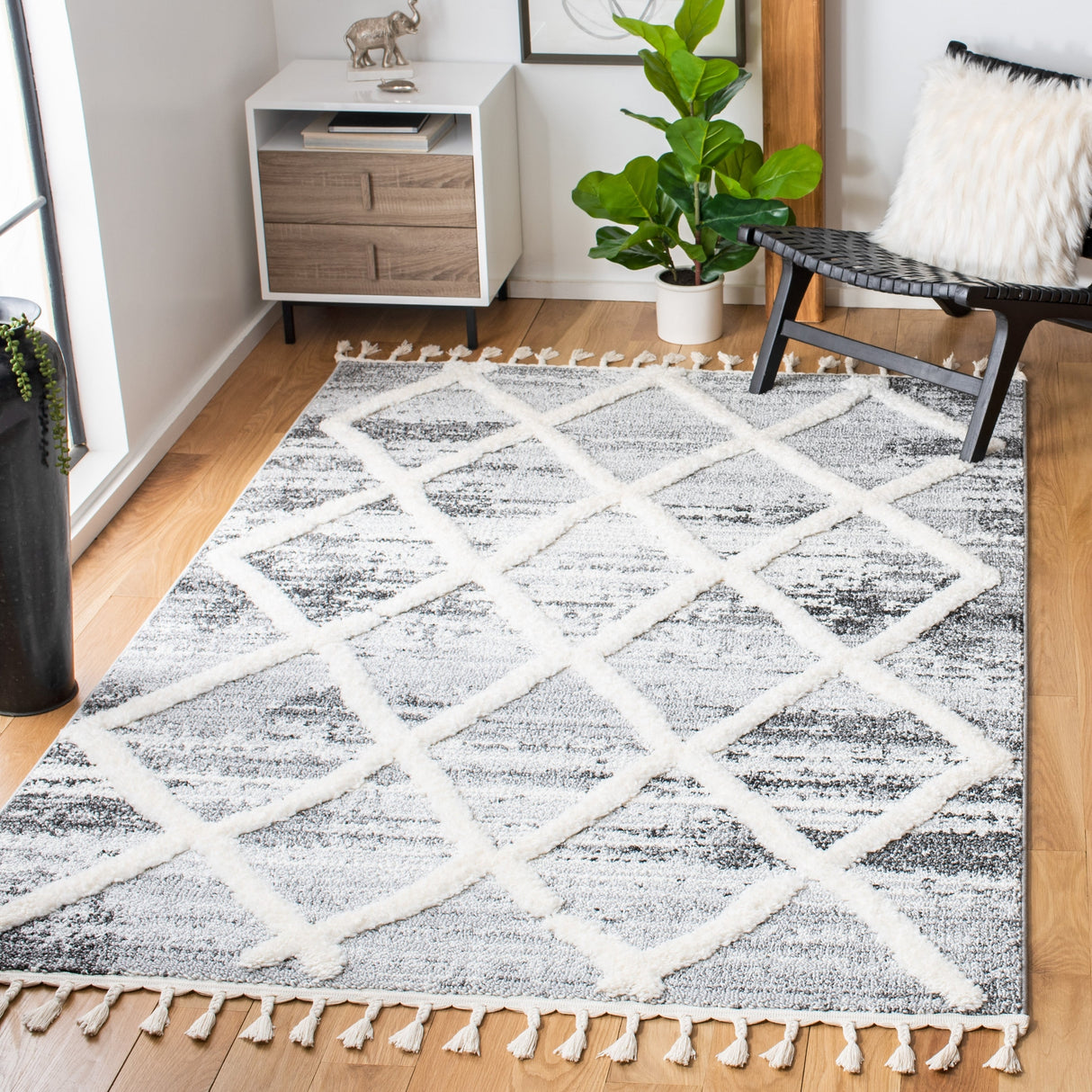 Safavieh Moroccan Tassel Shag Mts674F Grey/Ivory Rugs.