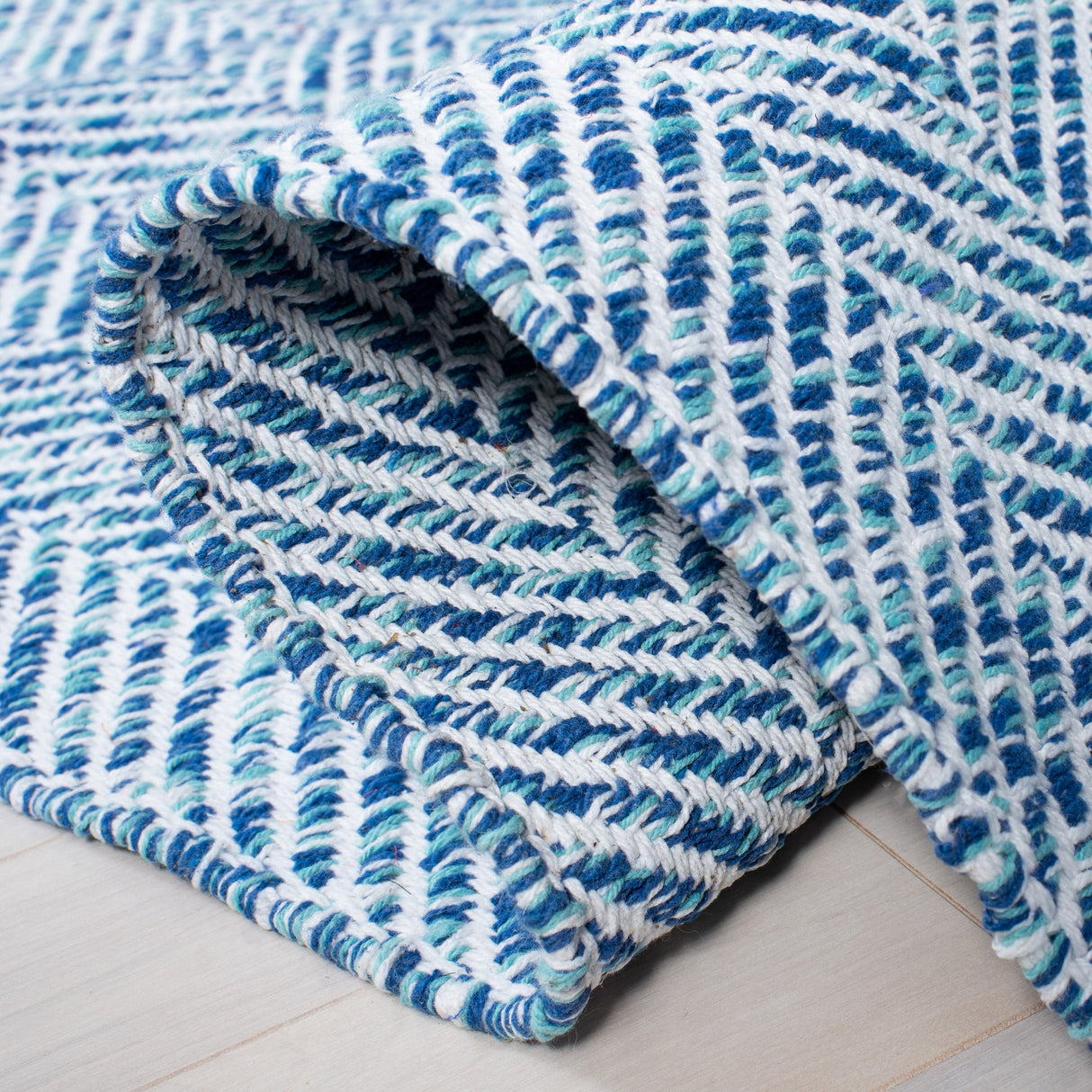 Safavieh Nantucket Nan144M Blue Rug.