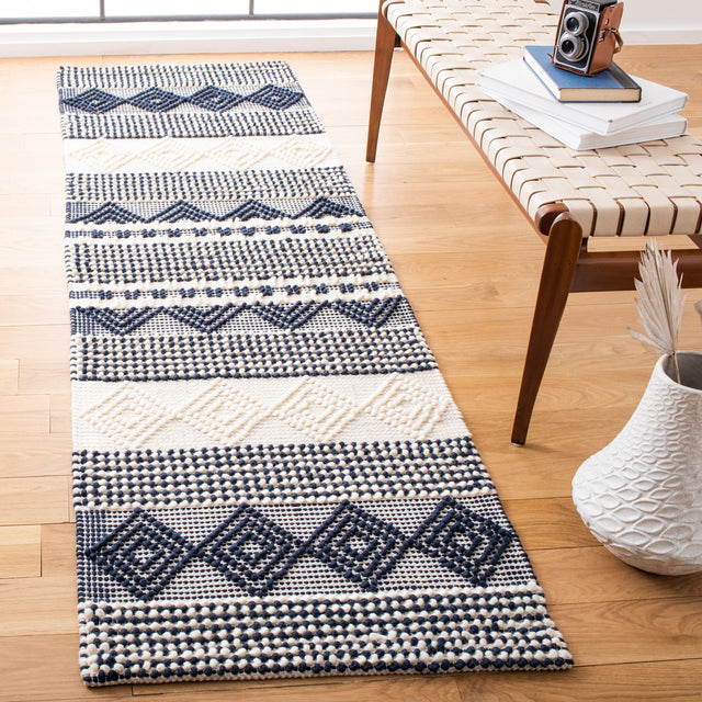 Safavieh Natura Nat102N Navy/Ivory Rug.