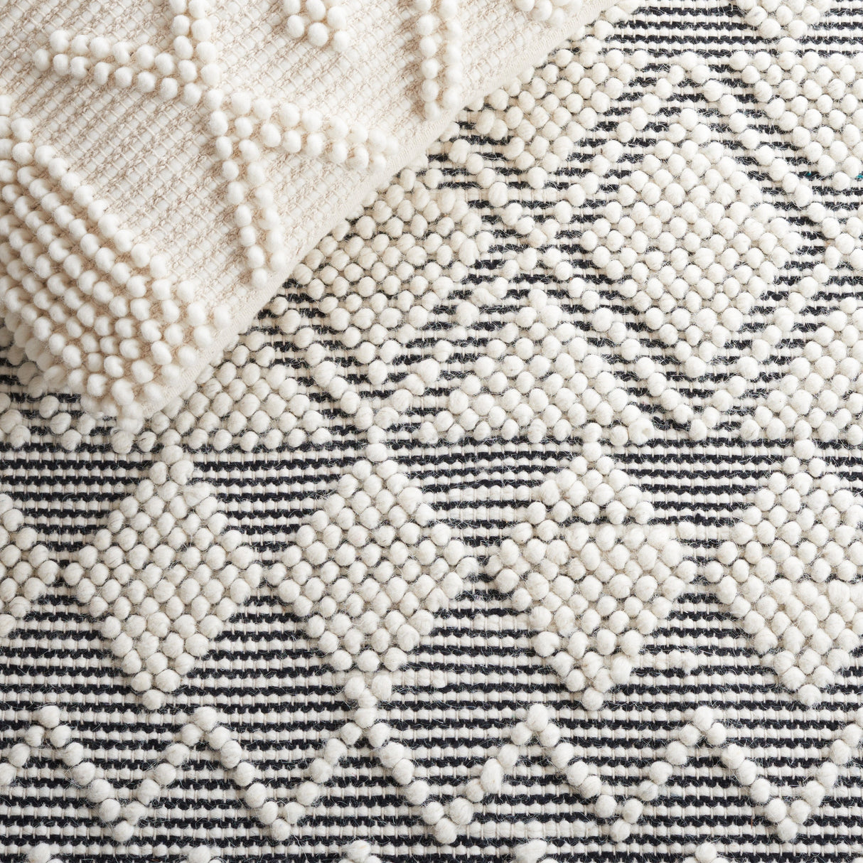 Safavieh Natura Nat125Z Black/Ivory Rug.