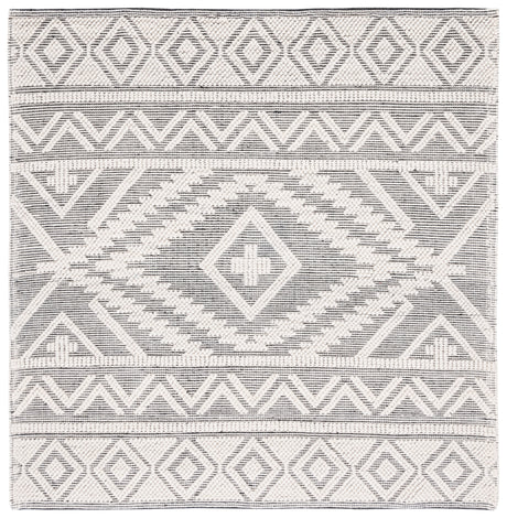 Safavieh Natura Nat275Z Black/Ivory Rug.