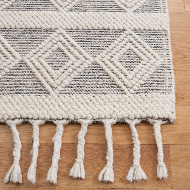 Safavieh Natura Nat307A Ivory/Black Rug.