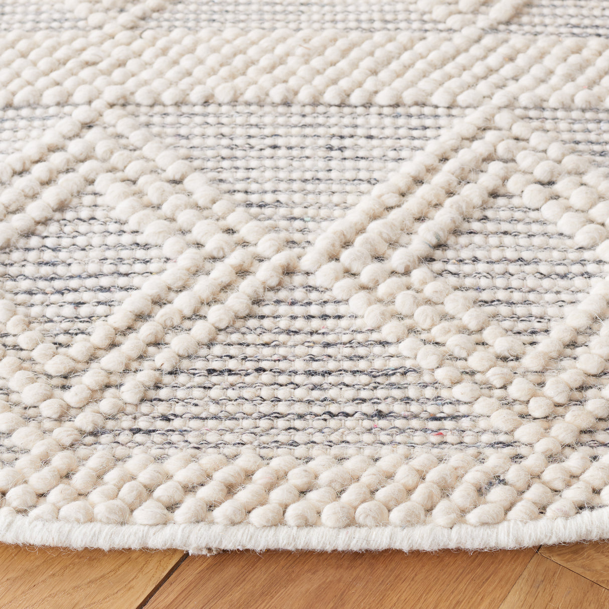 Safavieh Natura Nat307A Ivory/Black Rug.