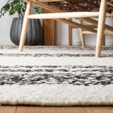 Safavieh Natura Nat328Z Black/Ivory Rugs.