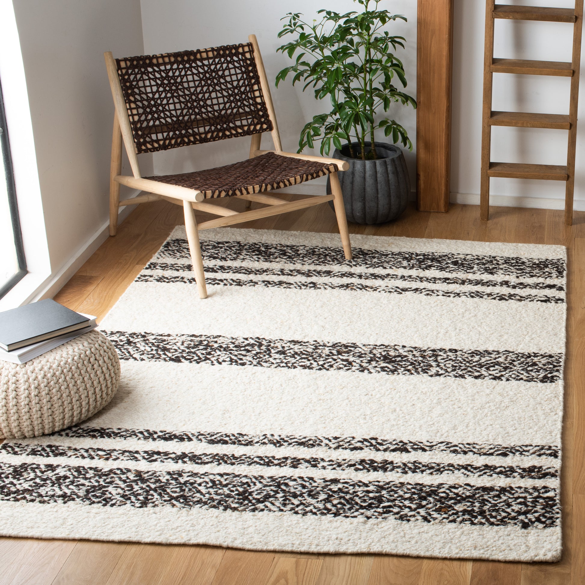 Safavieh Natura Nat328Z Black/Ivory Area Rug