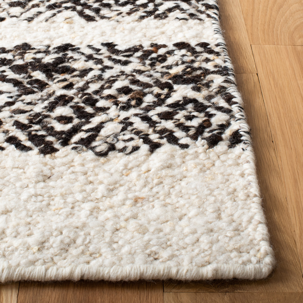 Safavieh Natura Nat329Z Black/Ivory Rugs.