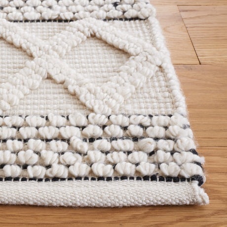 Safavieh Natura Nat334A Ivory/Black Rug.