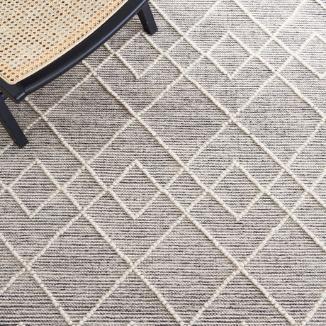 Safavieh Natura Nat339A Ivory/Black Rug.
