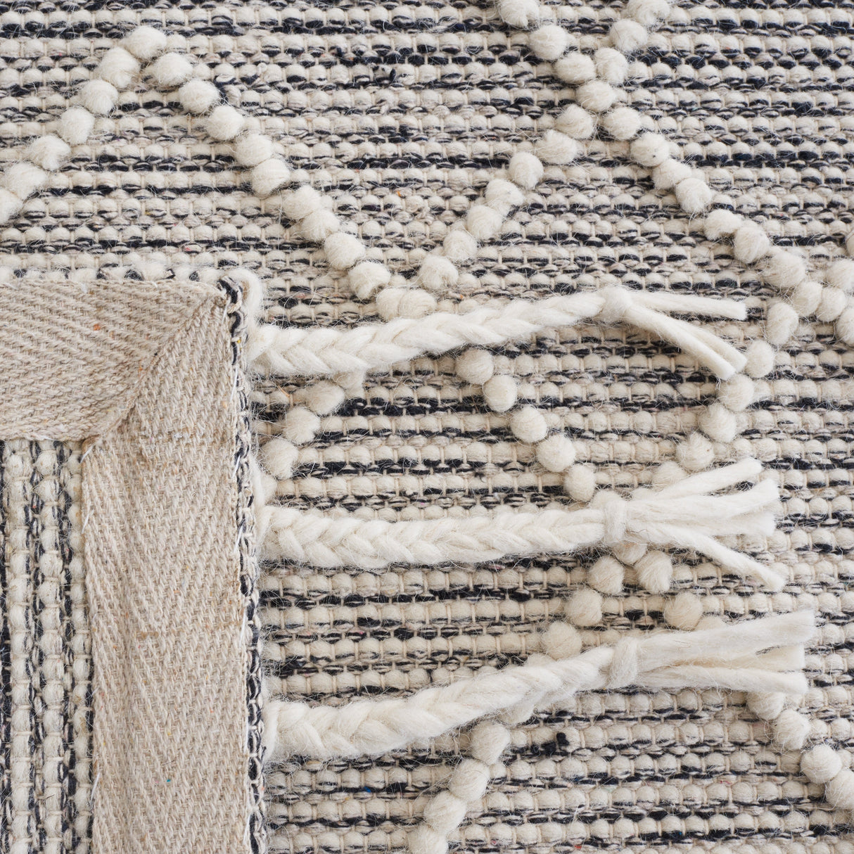 Safavieh Natura Nat339A Ivory/Black Rug.