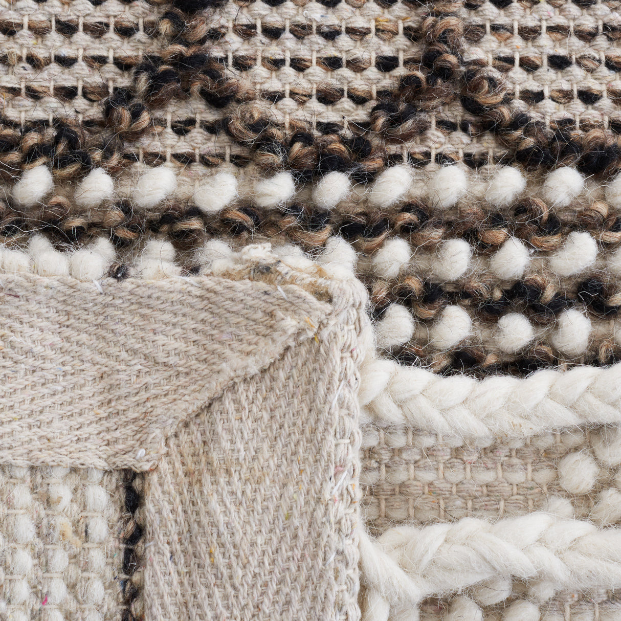 Safavieh Natura Nat340A Ivory/Black Rug.