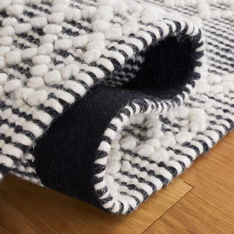 Safavieh Natura Nat341A Ivory/Black Rug.