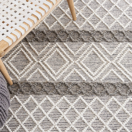 Safavieh Natura Nat344A Ivory/Charcoal Rug.