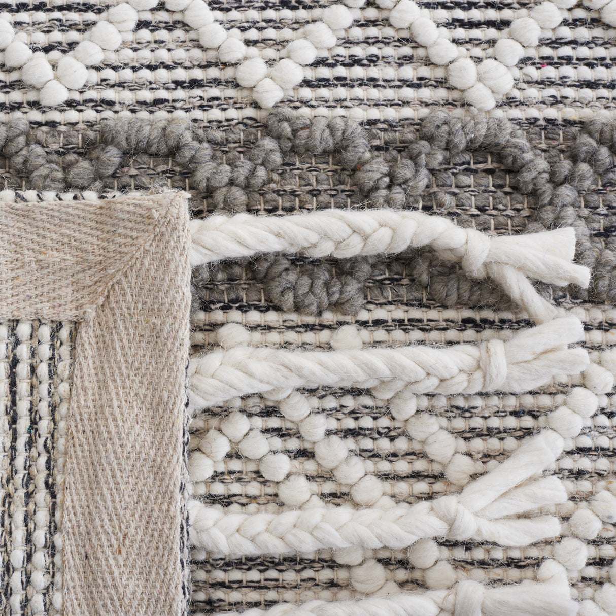 Safavieh Natura Nat344A Ivory/Charcoal Rug.