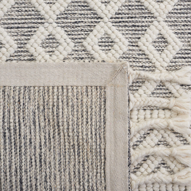 Safavieh Natura Nat347A Ivory/Black Rug.