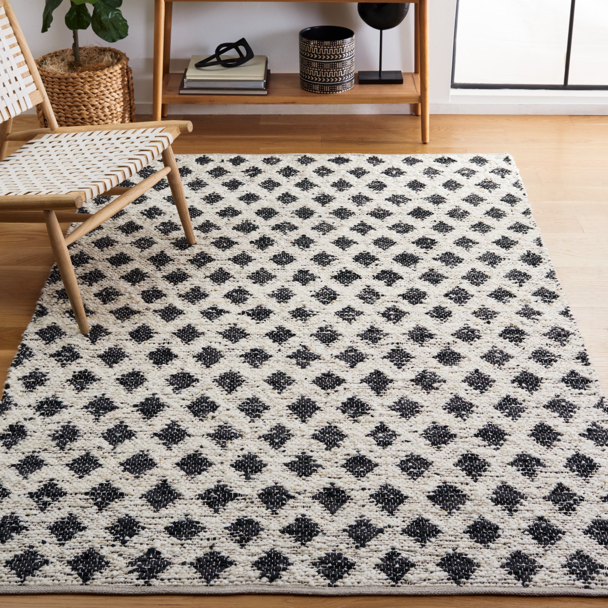 Safavieh Natura Nat348B Beige/Black Area Rug