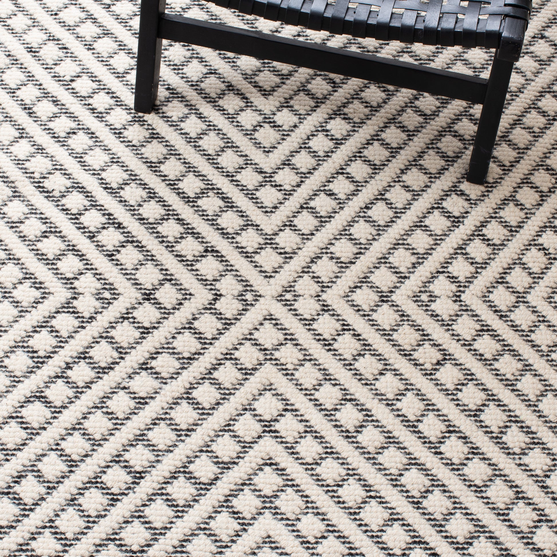 Safavieh Natura Nat355A Ivory/Black Area Rug