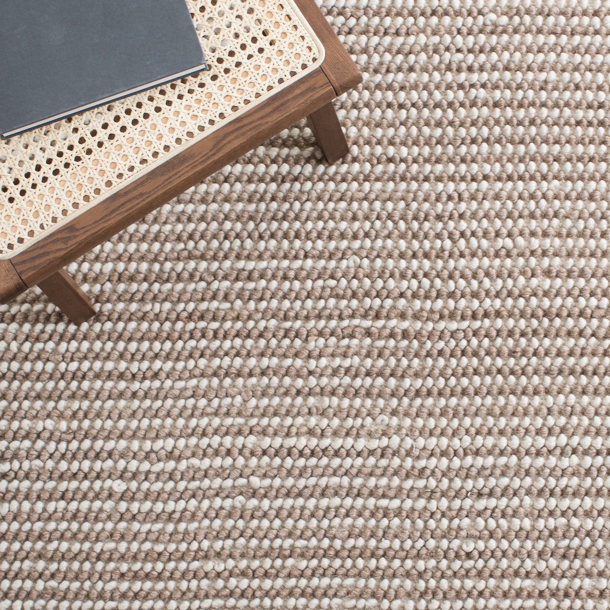 Safavieh Natura Nat426B Beige/Ivory Rug.